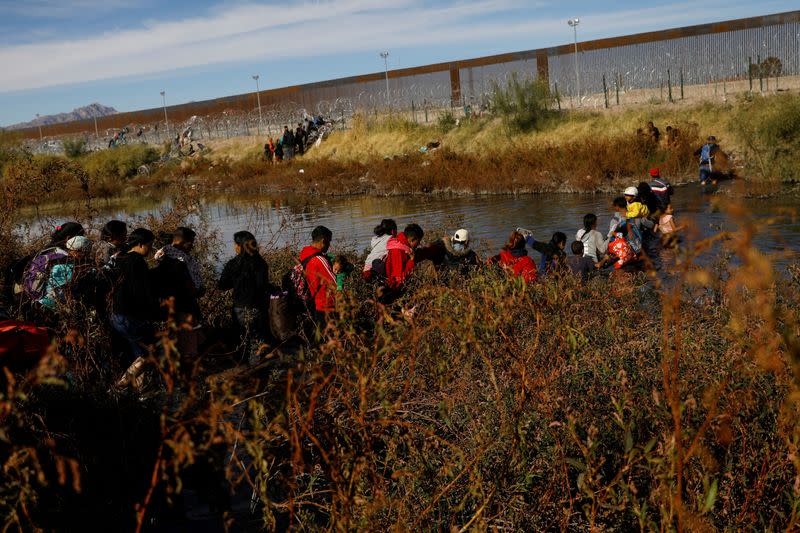 rcom_wFILE PHOTO: Migrants seeking asylum in the United States cross the Rio Bravo River, as seen from Ciudad Juarez