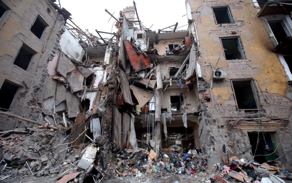 A destroyed apartment block in Kramatorsk - Vyacheslav Madiyevskyy/Ukrinform/ZUMA Press