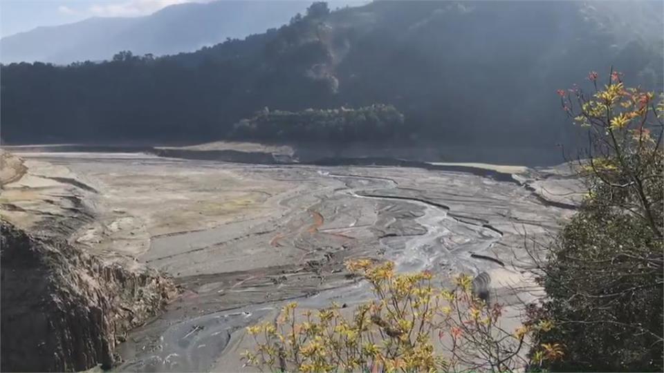 湖光山色美景不再！沒下雨水情吃緊 日月潭船屋擱淺