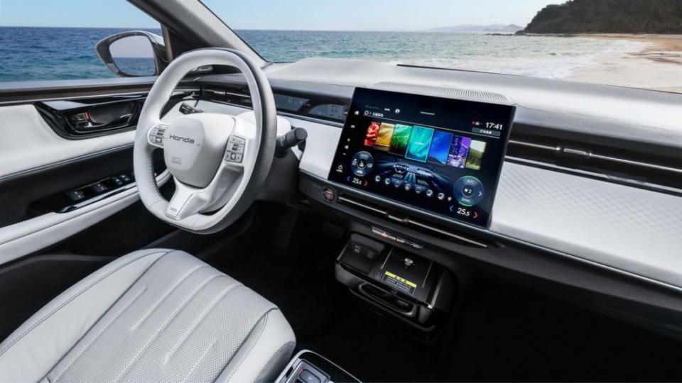 e:NP2的內裝配置9.4吋數位儀表與12.8吋Honda Connect 4.0車機。(圖片來源 / Honda)
