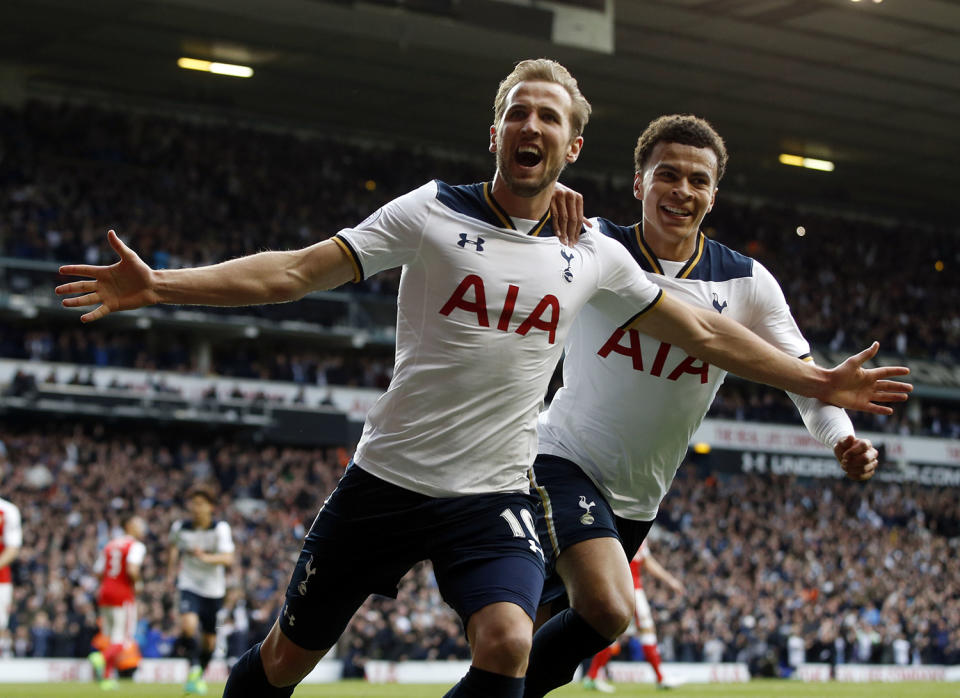 Harry Kane celebrating scoring penalty