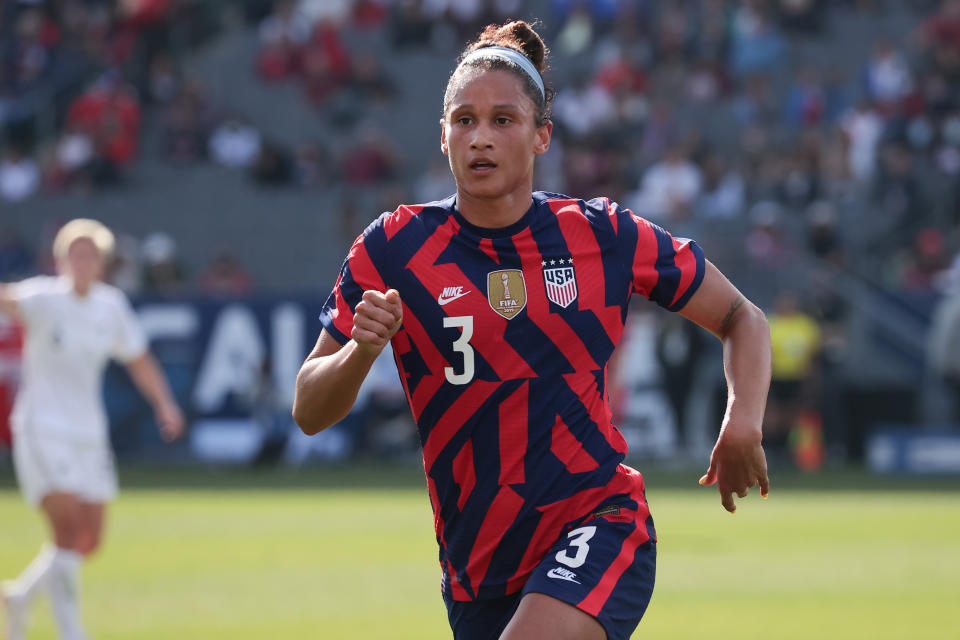 CARSON, CA - 20 DE FEBRERO: Lynn Williams #3 de los Estados Unidos durante un partido entre Nueva Zelanda y USWNT en Dignity Health Sports Park el 20 de febrero de 2022 en Carson, California.  (Foto de Robert Mora/ISI Photos/Getty Images)