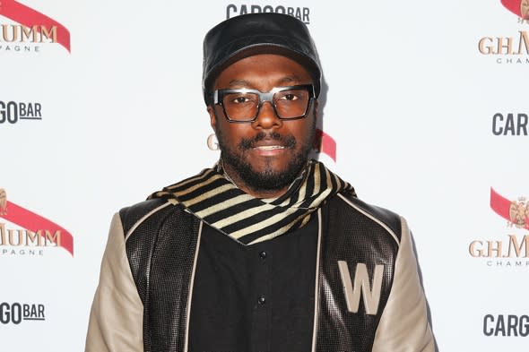 Will.i.am tweets United Ailrines gave away his seat on flight to China