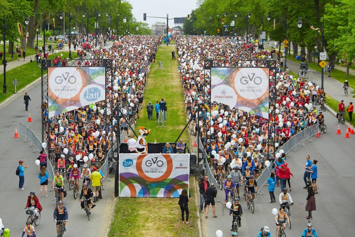 Tens of thousands of cyclists are expected to participate in the Tour la Nuit Friday night and the Tour de l'Île Sunday. (Vélo Québec - image credit)