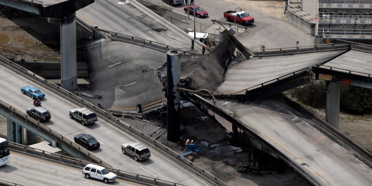 Highway collapse traffic