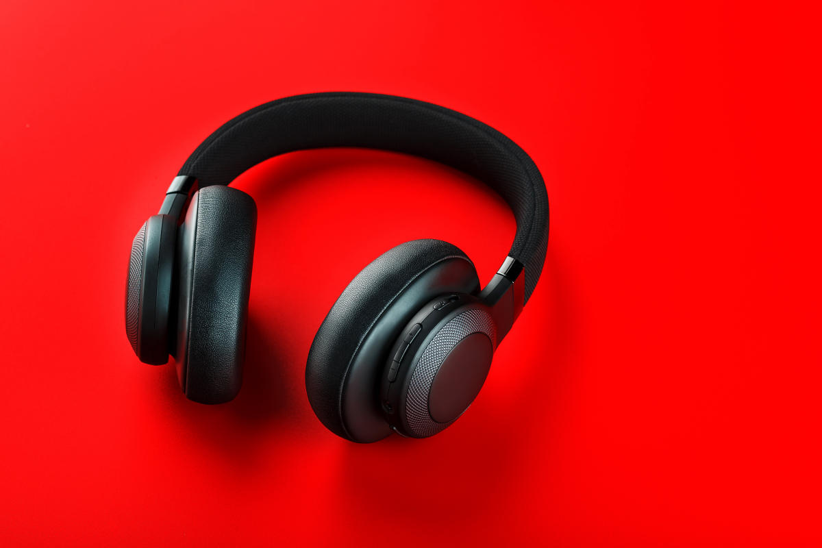 Sony ha lanzado auriculares inalámbricos más baratos con cancelación de  ruido