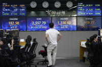 A currency trader watches the screens showing the Korea Composite Stock Price Index (KOSPI), center left, and the foreign exchange rate between U.S. dollar and South Korean won, center right, at the foreign exchange dealing room of the KEB Hana Bank headquarters in Seoul, South Korea, Thursday, Sept. 7, 2023. Shares fell in Asia on Thursday after a decline on Wall Street, where strong economic data revived worries that the Federal Reserve might keep interest rates high for longer than hoped. (AP Photo/Ahn Young-joon)