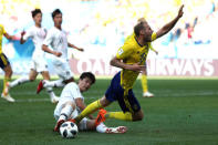 Soccer Football - World Cup - Group F - Sweden vs South Korea - Nizhny Novgorod Stadium, Nizhny Novgorod, Russia - June 18, 2018 South Korea's Ki Sung-yueng in action with Sweden's Ola Toivonen REUTERS/Ivan Alvarado