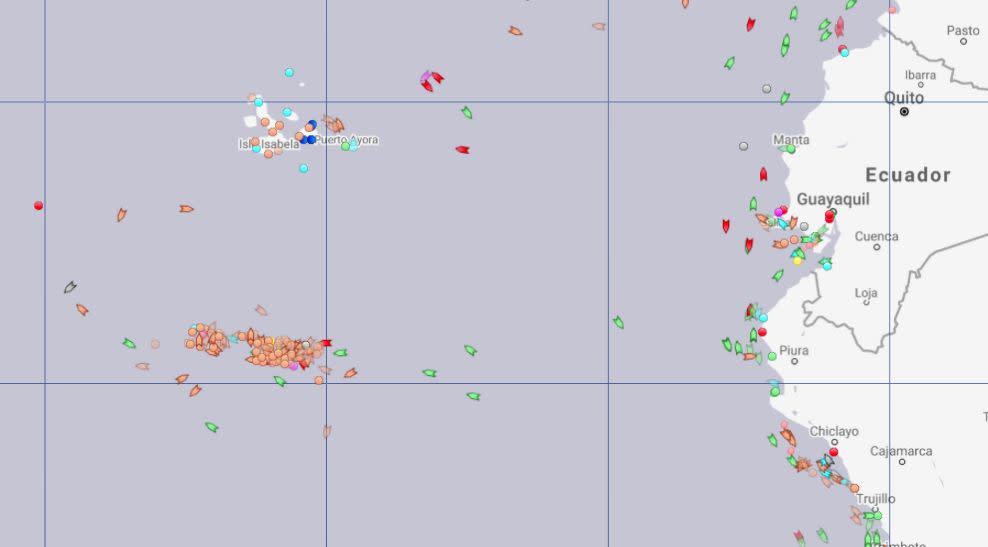 Imagen vía satélite de la gran flota pesquera china cerca de Galápagos | MarineTraffic