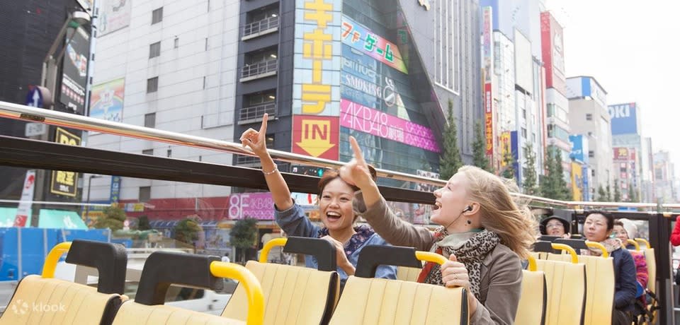 A photo of tourists on the Tokyo Hop-On Hop-off sightseeing bus by Skyhop Bus.