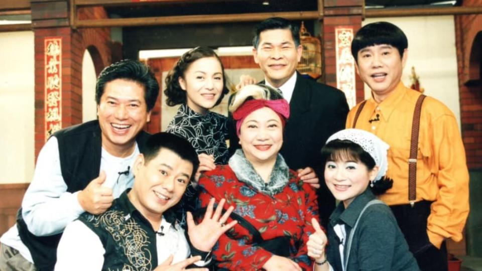 王彩樺回憶《鳥來伯與十三姨》演員情同家人。（圖／翻攝自王彩樺臉書）