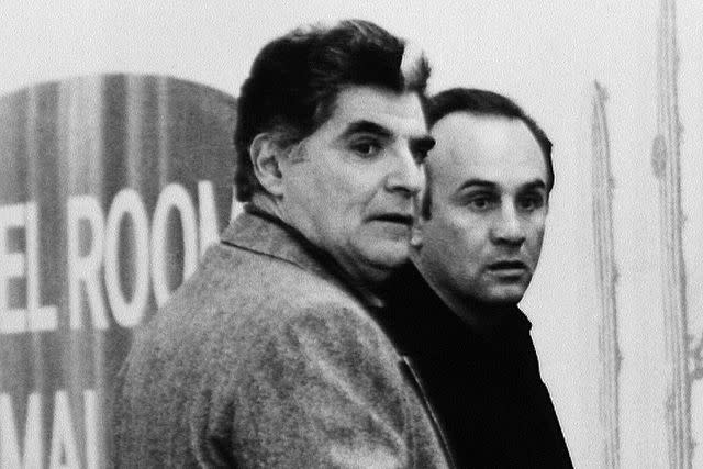 <p>NY Daily News Archive via Getty</p> Richard Foronjy and Robert Miranda in 'Midnight Run'