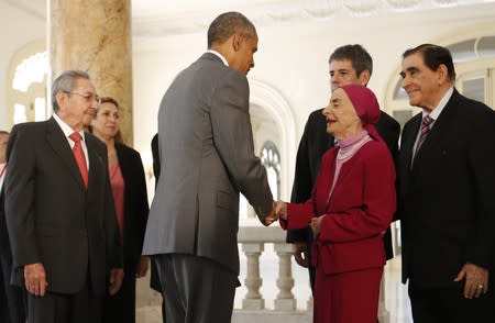 U.S. President Barack Obama greets Cuba's prima ballerina, Alicia Alonso in a Havana theater