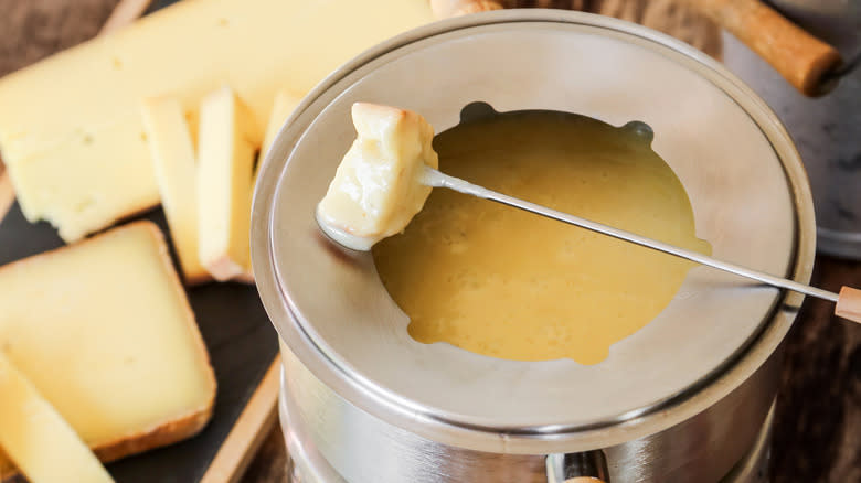 Stainless steel fondue pot