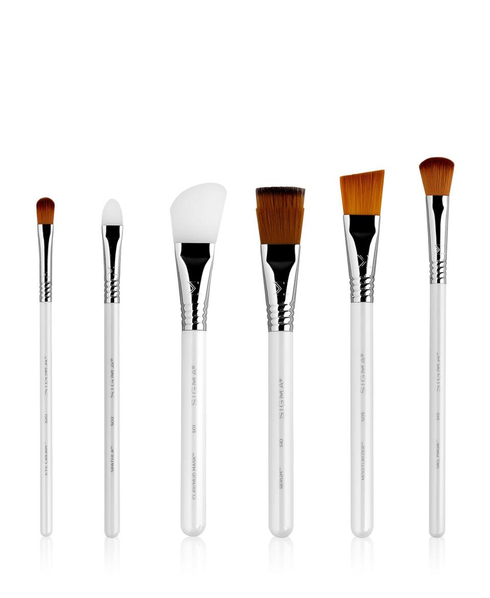 <p><a href="https://go.redirectingat.com?id=74968X1596630&url=https%3A%2F%2Fwww.bloomingdales.com%2Fshop%2Fproduct%2Fsigma-beauty-skincare-brush-gift-set%3FID%3D3992238&sref=https%3A%2F%2Fwww.harpersbazaar.com%2Fbeauty%2Fskin-care%2Fg38056171%2Fbest-skin-care-holiday-gift-set%2F" rel="nofollow noopener" target="_blank" data-ylk="slk:Shop Now;elm:context_link;itc:0;sec:content-canvas" class="link ">Shop Now</a></p><p>Skincare Brush Gift Set</p><p>bloomingdales.com</p><p>$55.00</p><span class="copyright">Bloomingdale's</span>