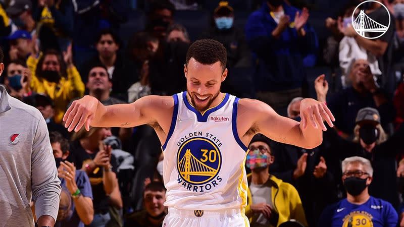 柯瑞（Stephen Curry）單場飆進7顆三分球，攻下全場最高41分。（圖／翻攝自勇士推特）