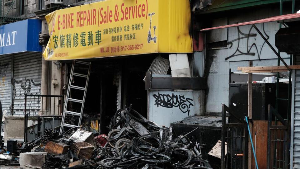 fire at e bike shop in lower manhattan kills 4 people