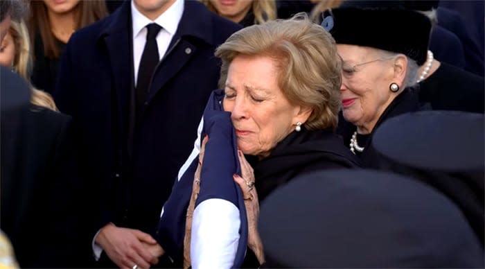 La reina Ana María, desolada