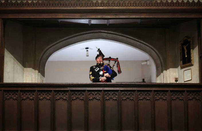 Piper plays during Queen Elizabeth II's funeral (Phil Noble / WPA Pool / Getty Images)