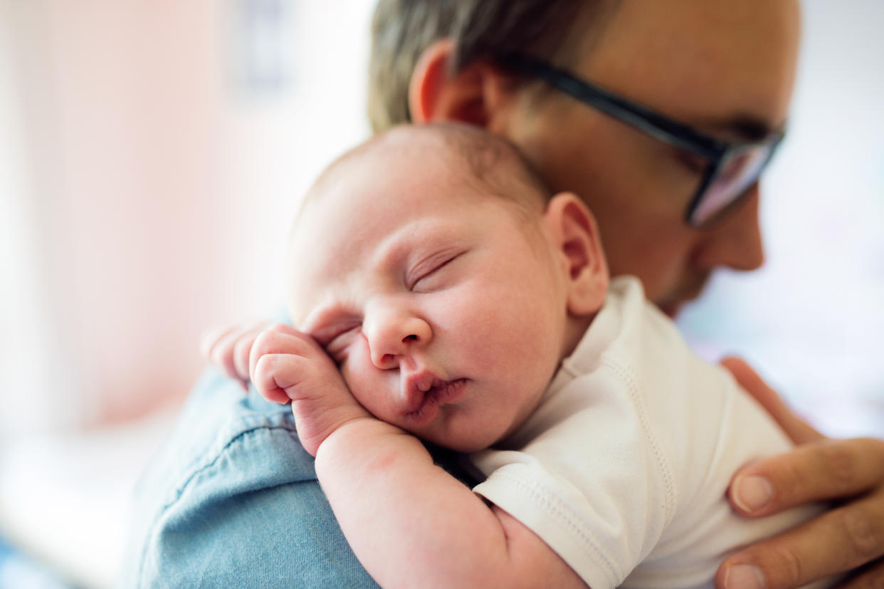 Canada is introducing 5 weeks of paternity leave for new dads [Photo: Getty]