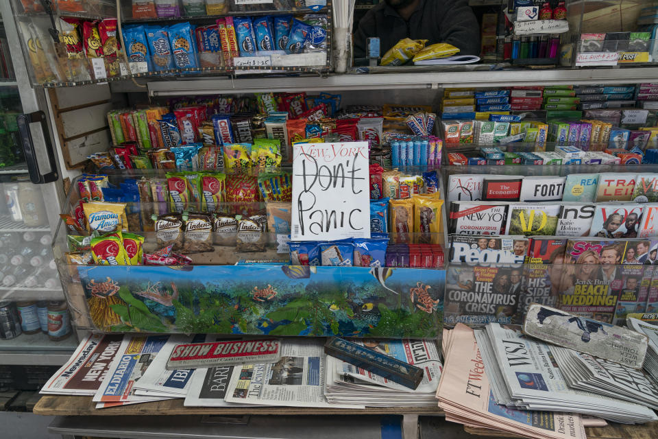 Le immagini della città più popolosa e più colpita degli Stati Uniti che si prepara ad una chiusura senza precedenti. (Getty Images)