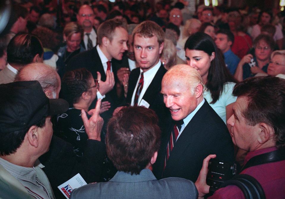 Sen. Herb Kohl (D-Wis.) center, greets well wishers, June 3, 2000 during a kicking for his re-election campaign at Turner Hall in Milwaukee.