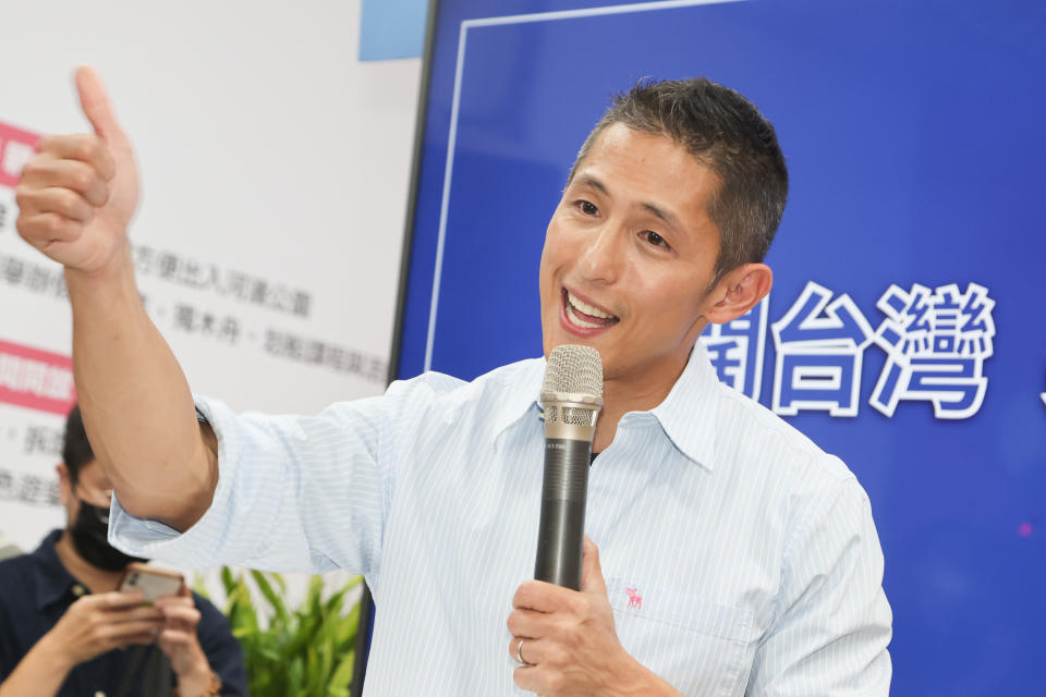 台北市第3選區立委補選8日投開票，民進黨候選人吳怡農晚間自行宣布敗選，他表示，恭喜對手，也和每一位夥伴、朋友、志工、家人說大家辛苦了。（中央社）