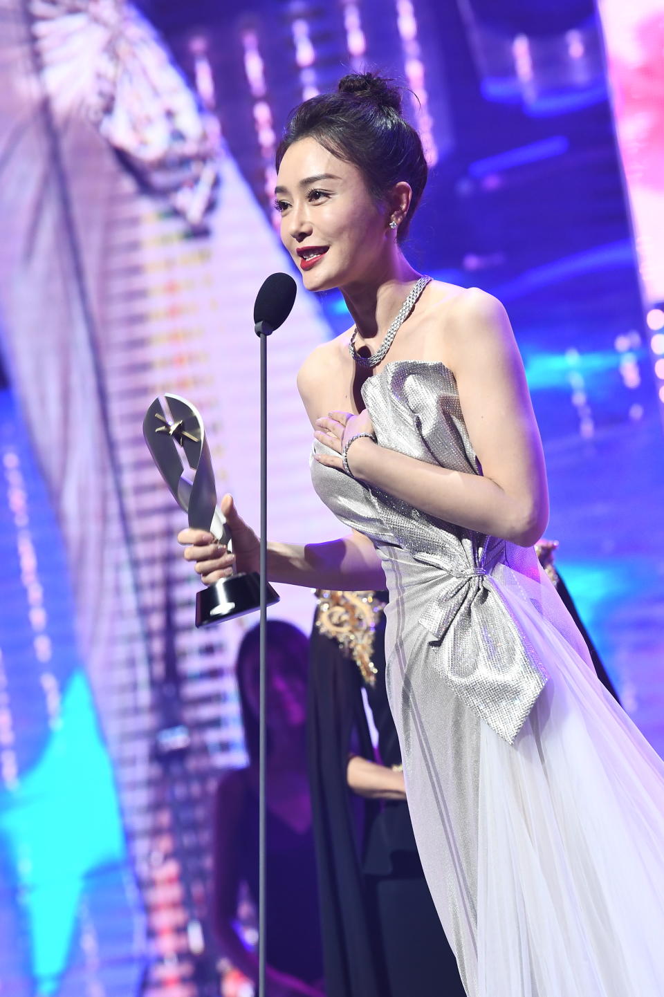 Chinese actress Qin Lan at the Starhub Night of Stars award ceremony at Marina Bay Sands Theatre on 22 Dec 2018. (PHOTO: Starhub)