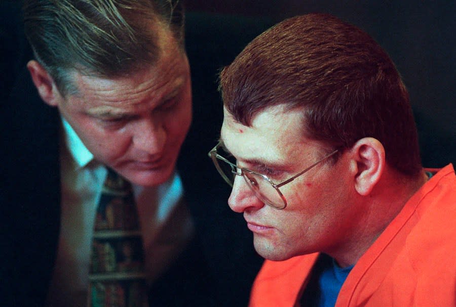 Accused murderer Keith Hunter Jesperson, dubbed the Happy Face Killer, right, listens to his attorney Tom Phelan, moments before pleading guilty to murder charges on Oct. 18, 1995, at the Clark County Courthouse in Vancouver, Wash.