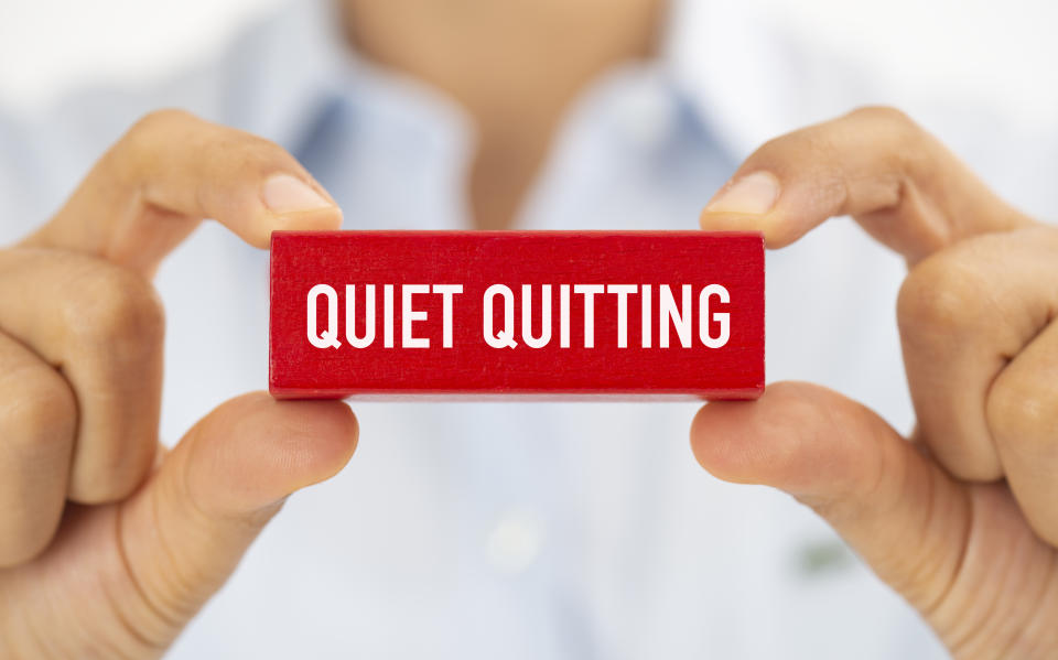 安靜辭職（quiet quitting）是新的工作趨勢，與躺平族有異曲同工之妙。示意圖來源：Getty Images