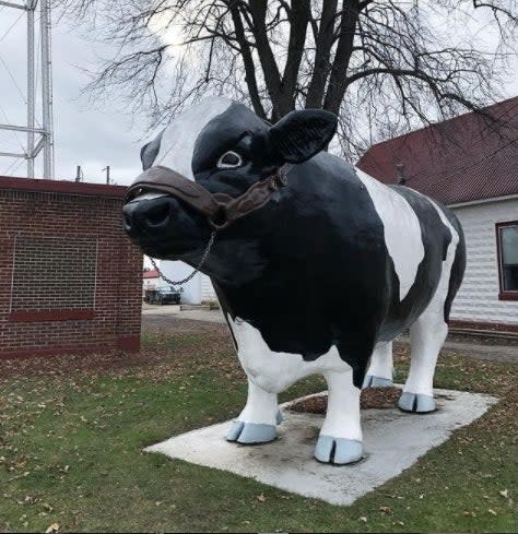 A giant cow statue on Elsie's Main Street