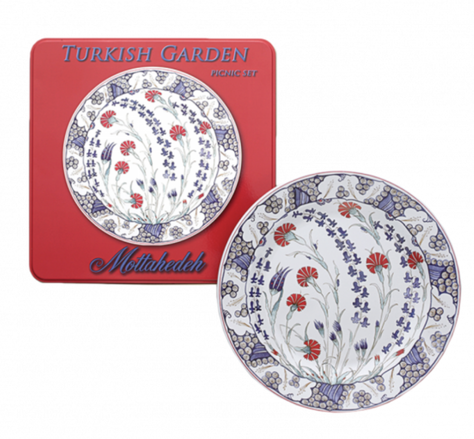 19) Casual Patterned Dinnerware