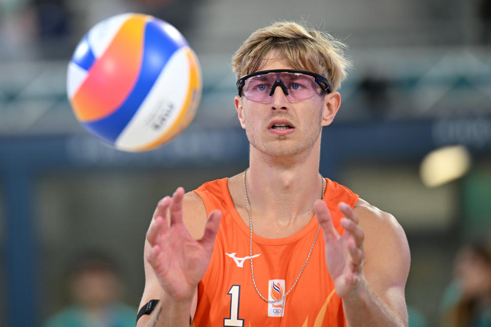 August 4, 2024, France, Paris: Olympia, Paris 2024, Beach Volleyball, Eiffel Tower Stadium, Men, Round of 16, Evandro/Arthur (Brazil) - van de Velde/Immers, Steven van de Velde. Photo: Marijan Murat/dpa (Photo by Marijan Murat/picture Alliance via Getty Images)