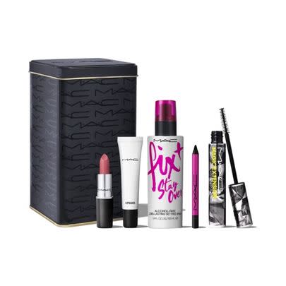 Get £59.50 off this MAC 5-piece makeup set