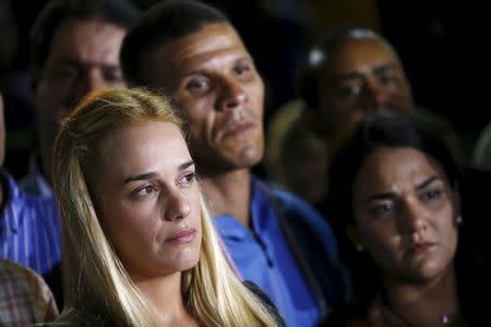 Lilian Tintori (L), wife of jailed opposition leader Leopoldo Lopez, attends to a news conference in Caracas September 10, 2015. REUTERS/Carlos Garcia Rawlins