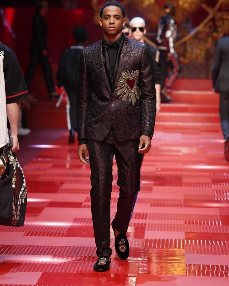 <p>Depuis peu, Cordell Broadus, le fils de Snoop Dogg, est l’une des stars des podiums. Il a notamment défilé pour Dolce & Gabbana lors de l’été 2017. Crédit image : @cbroadus </p>