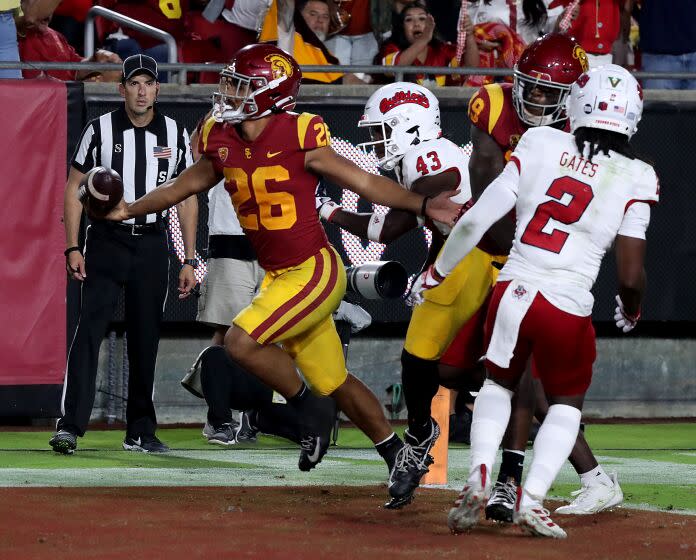 USC running back Travis Dye scores a touchdown against Fresno State Saturday night