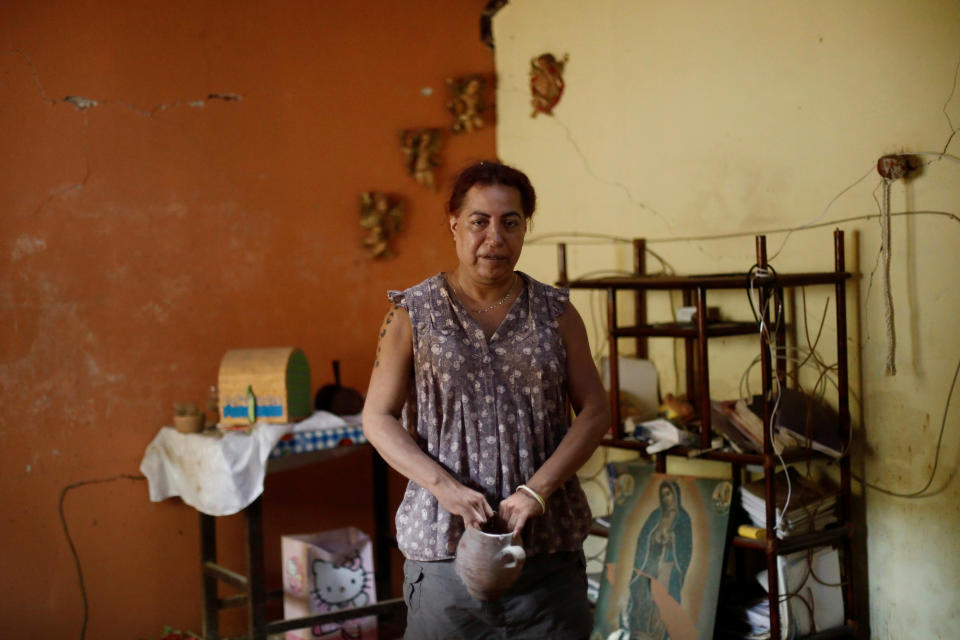 En Juchitán, mujeres y "tercer género" se hacen cargo tras el terremoto en México