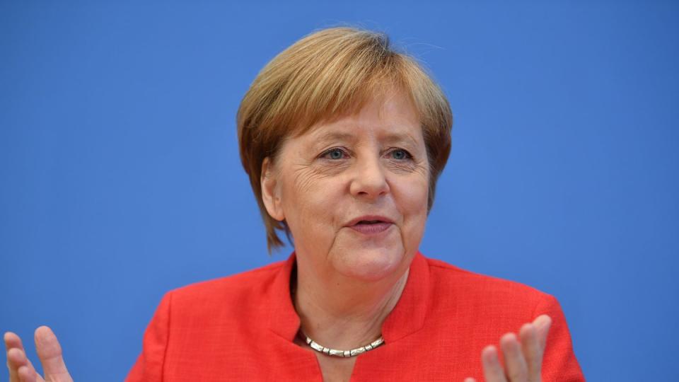 Kanzlerin Merkel äußert sich bei der traditionellen Pressekonferenz vor der Sommerpause zu aktuellen Themen der Innen- und Außenpolitik. Foto: Bernd Von Jutrczenka