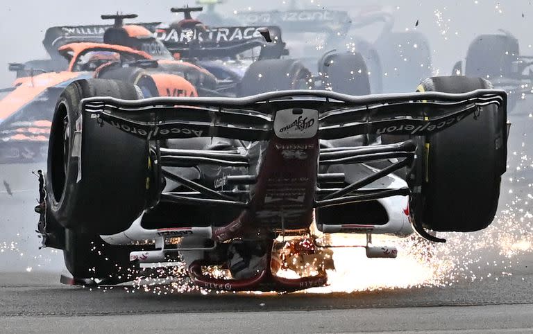 El halo salvó la vida del chino Guanyu Zhou: con la destrucción de la barra antivuelco, el elemento que la FIA dispuso de modo obligatorio en 2018 resultó gravitante para que el piloto no sufriera consecuencias, tras el espectacular accidente en Silverstone