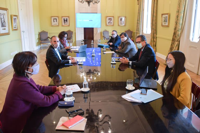 Reunión del Gabinete económico, de la que participan la vicejefa de Gabinete, Cecilia Todesca; los ministros de Economía, Martín Guzmán; de Desarrollo Productivo, Matías Kulfas, y de Trabajo, Claudio Moroni, además del presidente del Banco Central, Miguel Pesce; la directora de la AFIP, Mercedes Marcó del Pont, y la jefa de Gabinete del Ministerio de Economía, Melina Mallamace. Buenos Aires, miércoles 5 de mayo de 2021. Foto: Pablo Duberti/prensa Jefatura de Gabinete