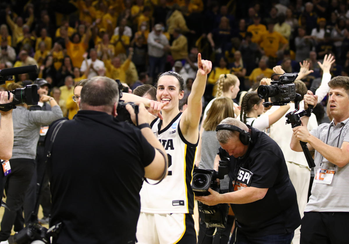 March Madness Only 1 perfect women's bracket survives into Sweet 16 Yahoo Sport