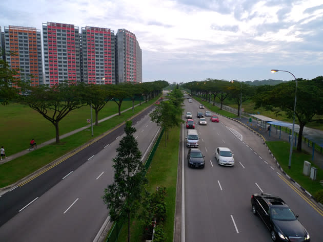 Morning traffic on Serangoon East Drive. (Yahoo! photo/Eric Tee)