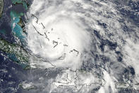 Das Auge des Sturms befindet sich auf dieser Aufnahme vom 24. August direkt über Crooked Island auf den Bahamas. (Bild: NASA Goddard MODIS Rapid Response)