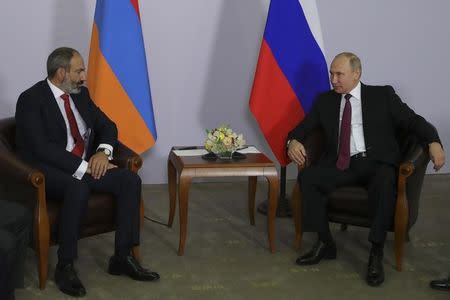 Russian President Vladimir Putin meets with Armenian Prime Minister Nikol Pashinyan in Sochi, Russia May 14, 2018. Sputnik/Mikhail Klimentyev/Kremlin via REUTERS
