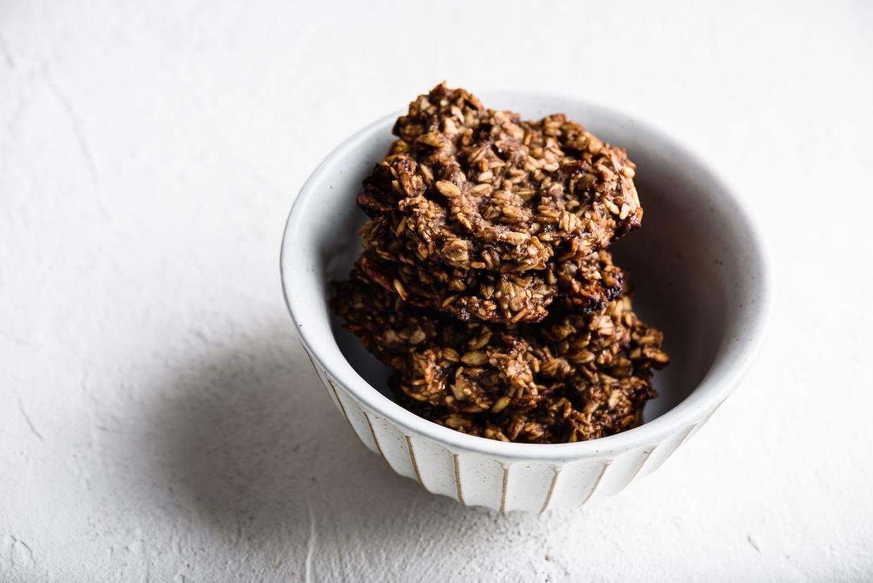 Banana oatmeal cookies with chocolate spread in bowl