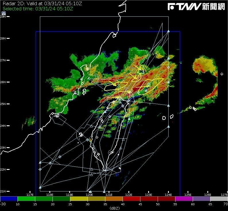 31日台灣北方及東方區域天候惡劣，有大片雷雨胞影響航機飛航路線。（圖／航空氣象網）