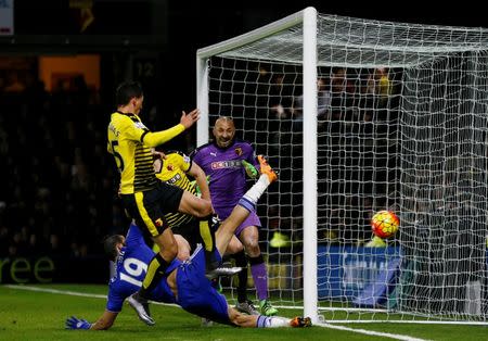 Chelsea's Diego Costa shoots at goal as Watford's Heurelho Gomes looks on Reuters / Stefan Wermuth