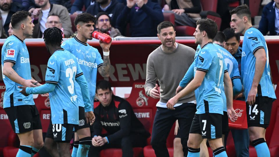 Alonso speaks with his Leverkusen players during their game against Köln. - Ina Fassbender/AFP/Getty Images