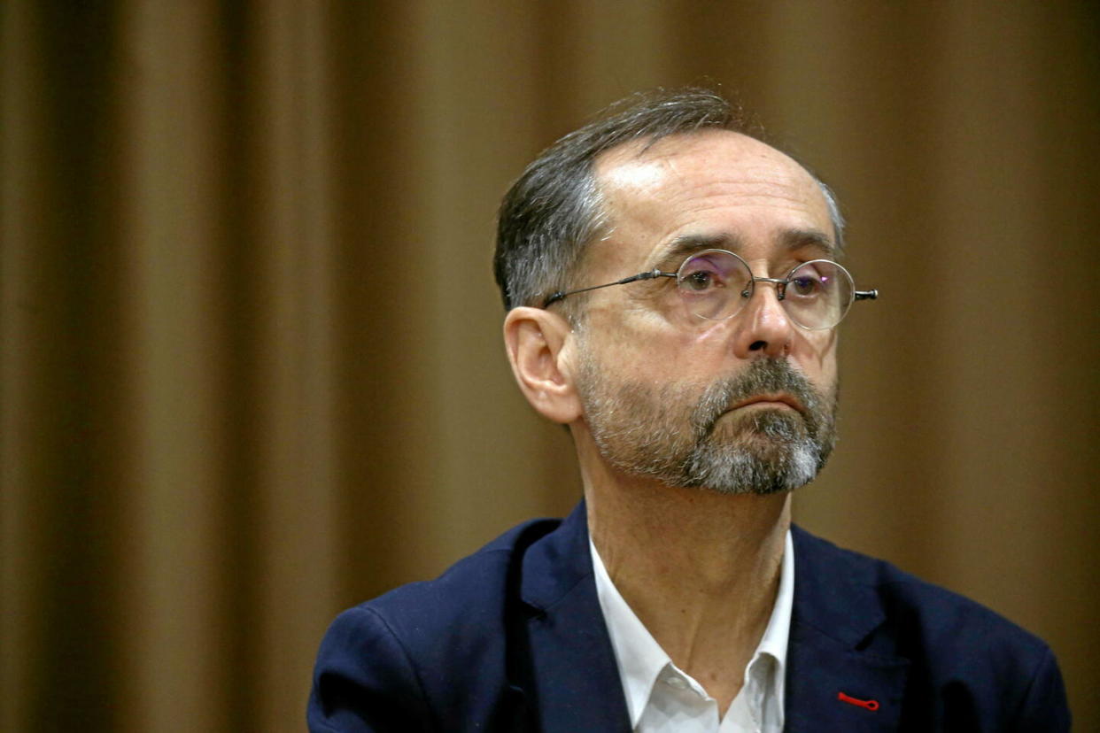 Robert Ménard a pris un arrêté municipal qui interdit aux mineurs de moins de 13 ans de circuler seuls le soir dans plusieurs quartiers de Béziers.  - Credit:Alain ROBERT/SIPA